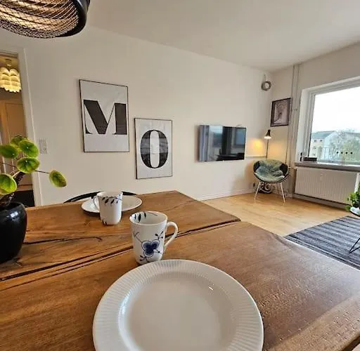 Apartament Med Altan Og Gratis Parkering