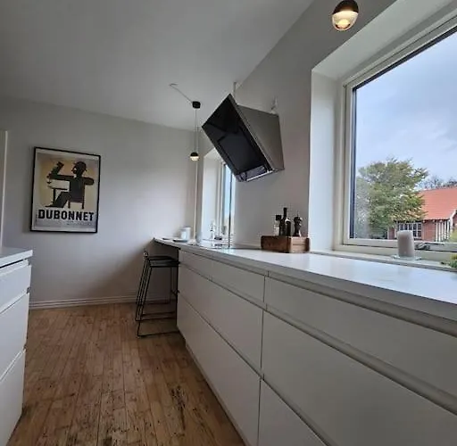 公寓 Med Altan Og Gratis Parkering *