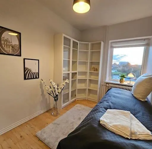 Apartament Med Altan Og Gratis Parkering