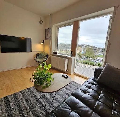 Med Altan Og Gratis Parkering Apartament